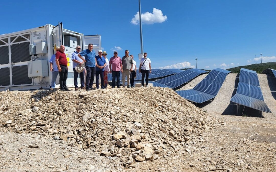 Članovi Uprave i predstavnici Gospodarskog vijeća HATZa posjetili sunčanu elektranu Pometeno Brdo